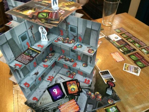 Zombie Tower: salve-se de zumbis em uma torre 3D - Tábula Quadrada - Board  Games